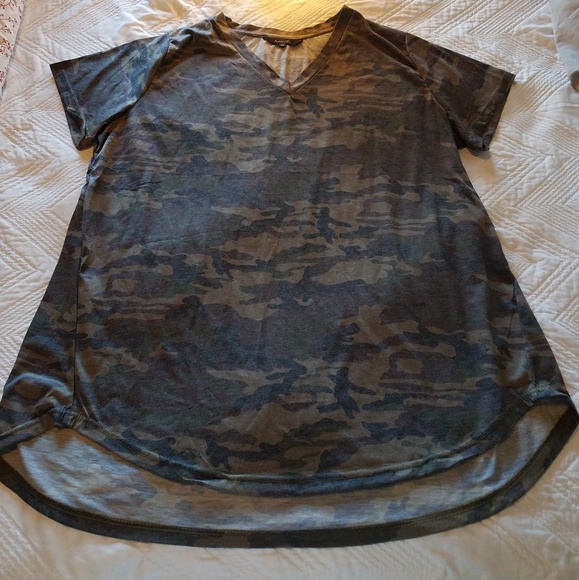 Amaryllis Tops - Brand new cute camo tee